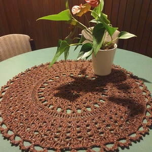 74 cm-es kerek horgolt terítő (mandala), Otthon & Életmód, Dekoráció, Asztal és polc dekoráció, Horgolt & Csipketerítő, Horgolás, MESKA