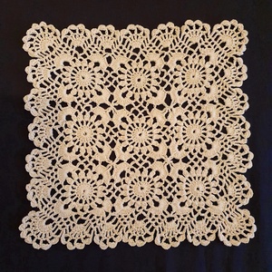 32 x 32 cm-es,  horgolt terítő , Otthon & Életmód, Díszterítő polcra, komódra, Abrosz, terítő, Lakástextil, Horgolás, MESKA