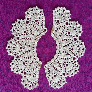 Horgolt csipke csuklódísz, kézelő ekrü fonalból - ruha & divat - sál, sapka, kendő - vállkendő - Meska.hu