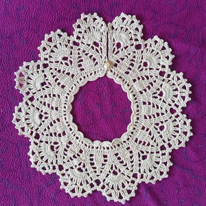 Horgolt csipkegallér ekrü fonalból - ruha & divat - sál, sapka, kendő - vállkendő - Meska.hu