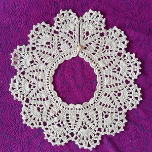 Horgolt csipkegallér és kézelő ekrü fonalból - ruha & divat - sál, sapka, kendő - vállkendő - Meska.hu