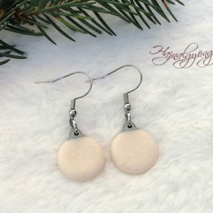 Sötétben világító csillámos karácsonyfadísz fülbevaló, Ékszer, Fülbevaló, Lógó fülbevaló, Gyurma, Ékszerkészítés, MESKA