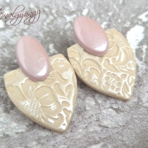 CSIPKEFELHŐ fülbevaló, Ékszer, Fülbevaló, Lógó fülbevaló, Gyurma, Ékszerkészítés, MESKA