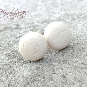 VILÁGOS KRÉM fülbevaló kicsi, Ékszer, Fülbevaló, Pötty fülbevaló, Ékszerkészítés, Gyurma, MESKA