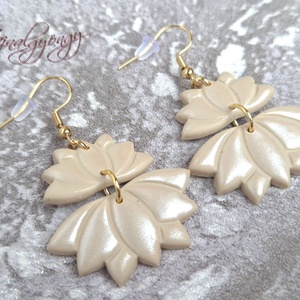 BÉZS LÓTUSZ - fülbevaló - ékszer - fülbevaló - lógó fülbevaló - Meska.hu