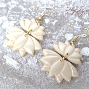 BÉZS LÓTUSZ - fülbevaló - ékszer - fülbevaló - lógó fülbevaló - Meska.hu