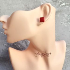 PIROS NÉGYZET fülbevaló  - ékszer - fülbevaló - pötty fülbevaló - Meska.hu