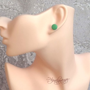 VILÁGOSZÖLD fülbevaló 10 mm - ékszer - fülbevaló - pötty fülbevaló - Meska.hu