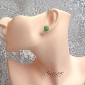 VILÁGOSZÖLD fülbevaló 10 mm - ékszer - fülbevaló - pötty fülbevaló - Meska.hu