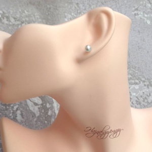 PRECIOSA fehér gömb nemesacél fülbevaló 6 mm - ékszer - fülbevaló - pötty fülbevaló - Meska.hu