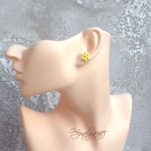 SÁRGA VIRÁG nemesacél fülbevaló  - ékszer - fülbevaló - pötty fülbevaló - Meska.hu