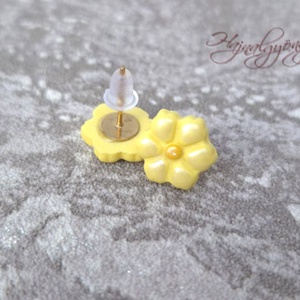 SÁRGA VIRÁG nemesacél fülbevaló  - ékszer - fülbevaló - pötty fülbevaló - Meska.hu
