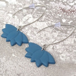 ACÉLKÉK lótusz fülbevaló, Ékszer, Fülbevaló, Lógó fülbevaló, Ékszerkészítés, Gyurma, MESKA