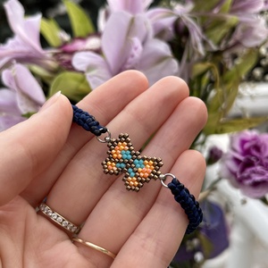 Fonott karkötő bronzszínű-narancssárga gyöngy pillangóval, Ékszer, Karkötő, Fonott karkötő, Gyöngyfűzés, gyöngyhímzés, Ékszerkészítés, MESKA