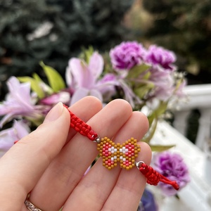 Fonott karkötő világosbarna-piros színű gyöngy pillangóval, Ékszer, Karkötő, Fonott karkötő, Gyöngyfűzés, gyöngyhímzés, Ékszerkészítés, MESKA