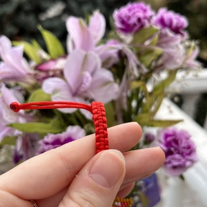 Fonott karkötő világosbarna-piros színű gyöngy pillangóval - ékszer - karkötő - fonott karkötő - Meska.hu