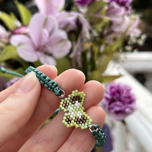 Fonott karkötő világoszöld-bronz színű gyöngy pillangóval, Ékszer, Karkötő, Fonott karkötő, Gyöngyfűzés, gyöngyhímzés, Ékszerkészítés, MESKA