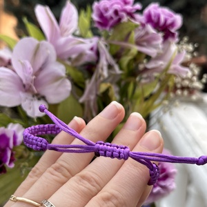 Fonott karkötő bronzszínű-világoslila gyöngy pillangóval - ékszer - karkötő - fonott karkötő - Meska.hu