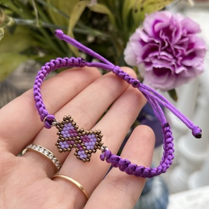 Fonott karkötő bronzszínű-világoslila gyöngy pillangóval - ékszer - karkötő - fonott karkötő - Meska.hu