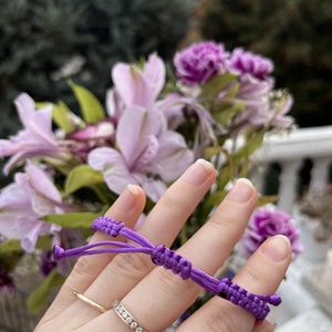 Fonott karkötő bronzszínű-világoslila gyöngy pillangóval - ékszer - karkötő - fonott karkötő - Meska.hu