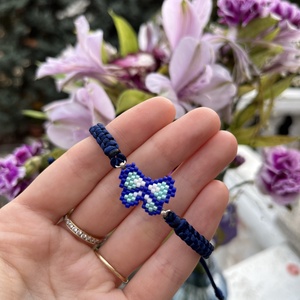 Fonott karkötő sötétkék-világoskék gyöngy pillangóval, Ékszer, Karkötő, Fonott karkötő, Gyöngyfűzés, gyöngyhímzés, Ékszerkészítés, MESKA