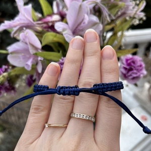 Fonott karkötő sötétkék-világoskék gyöngy pillangóval - ékszer - karkötő - fonott karkötő - Meska.hu