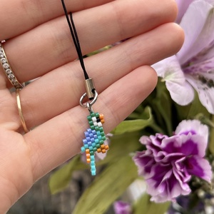 Icipici papagájos táskadísz, Táska & Tok, Kulcstartó & Táskadísz, Táskadísz, Gyöngyfűzés, gyöngyhímzés, MESKA