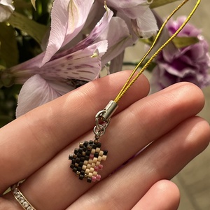 Icipici sünis táskadísz, Táska & Tok, Kulcstartó & Táskadísz, Táskadísz, Gyöngyfűzés, gyöngyhímzés, MESKA