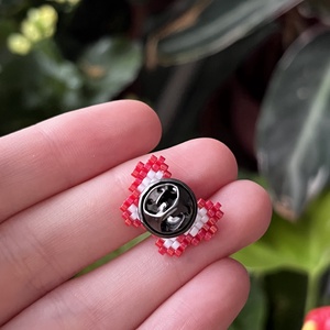 Nemzeti színű pillangó (kokárda) - ékszer - kitűző és bross - Meska.hu