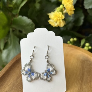 Kék-fehér-szürke pillangós gyöngy fülbevaló - ékszer - fülbevaló - lógó fülbevaló - Meska.hu