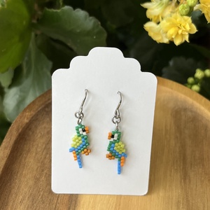 Cuki papagájos gyöngy fülbevaló - ékszer - fülbevaló - lógó fülbevaló - Meska.hu