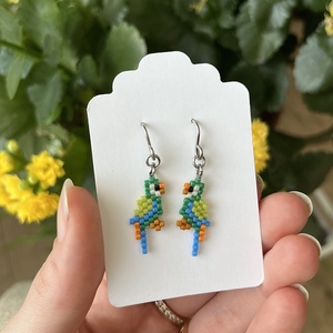 Cuki papagájos gyöngy fülbevaló, Ékszer, Fülbevaló, Lógó fülbevaló, Ékszerkészítés, MESKA