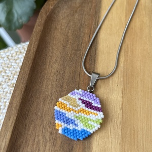 Színes absztrakt medál gyöngyből - ékszer - nyaklánc - medál - Meska.hu