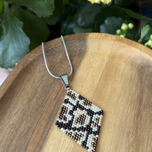 Kígyómintás medál gyöngyből - ékszer - nyaklánc - medál - Meska.hu