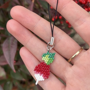 Apró retek táskadísz gyöngyből, Táska & Tok, Kulcstartó & Táskadísz, Táskadísz, Gyöngyfűzés, gyöngyhímzés, MESKA