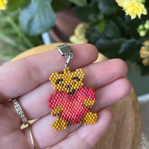 Szívecskés maci kulcstartó gyöngyből, Táska & Tok, Kulcstartó & Táskadísz, Kulcstartó, Gyöngyfűzés, gyöngyhímzés, MESKA