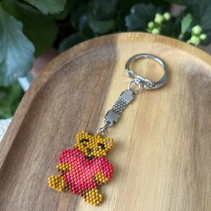 Szívecskés maci kulcstartó gyöngyből - táska & tok - kulcstartó & táskadísz - kulcstartó - Meska.hu