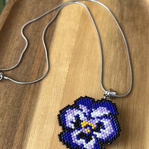 Gyöngy árvácska medál fém kígyólánccal - ékszer - nyaklánc - medál - Meska.hu