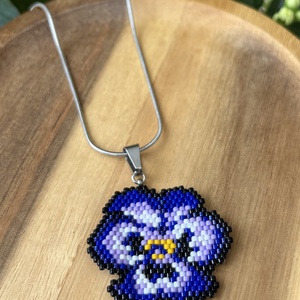 Gyöngy árvácska medál fém kígyólánccal - ékszer - nyaklánc - medál - Meska.hu