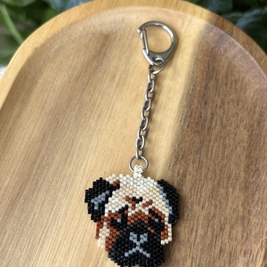 Mopsz kutyás kulcstartó gyöngyből - táska & tok - kulcstartó & táskadísz - kulcstartó - Meska.hu