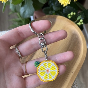 Citrus kulcstartó gyöngyből - Meska.hu