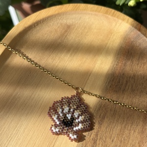 Barnás árnyalatú kagyló medál gyöngyből - ékszer - nyaklánc - medálos nyaklánc - Meska.hu