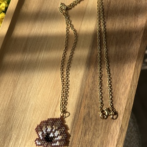 Barnás árnyalatú kagyló medál gyöngyből - ékszer - nyaklánc - medálos nyaklánc - Meska.hu