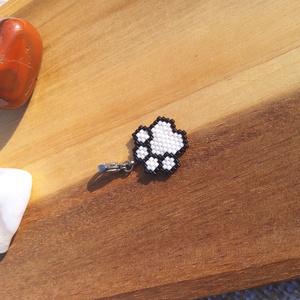 Mancs charm , Ékszer, Karkötő, Charm karkötő, Gyöngyfűzés, gyöngyhímzés, MESKA