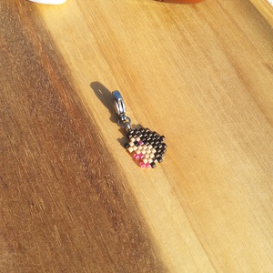 Sün charm, Ékszer, Karkötő, Charm karkötő, Gyöngyfűzés, gyöngyhímzés, MESKA