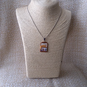 Vörös cica a könyvespolcon gyöngymed�l - ékszer - nyaklánc - medálos nyaklánc - Meska.hu