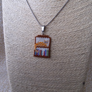 Vörös cica a könyvespolcon gyöngymed�l - ékszer - nyaklánc - medálos nyaklánc - Meska.hu