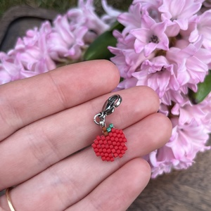 Alma charm , Ékszer, Karkötő, Charm karkötő, Gyöngyfűzés, gyöngyhímzés, MESKA