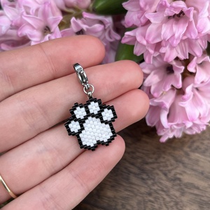 Mancs charm , Ékszer, Karkötő, Charm karkötő, Gyöngyfűzés, gyöngyhímzés, MESKA