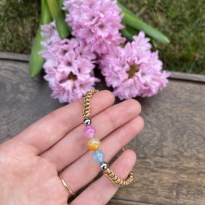 Bézs fonott karkötő pasztell színű ásvány gyöngyökkel (állítható méret) - ékszer - karkötő - fonott karkötő - Meska.hu